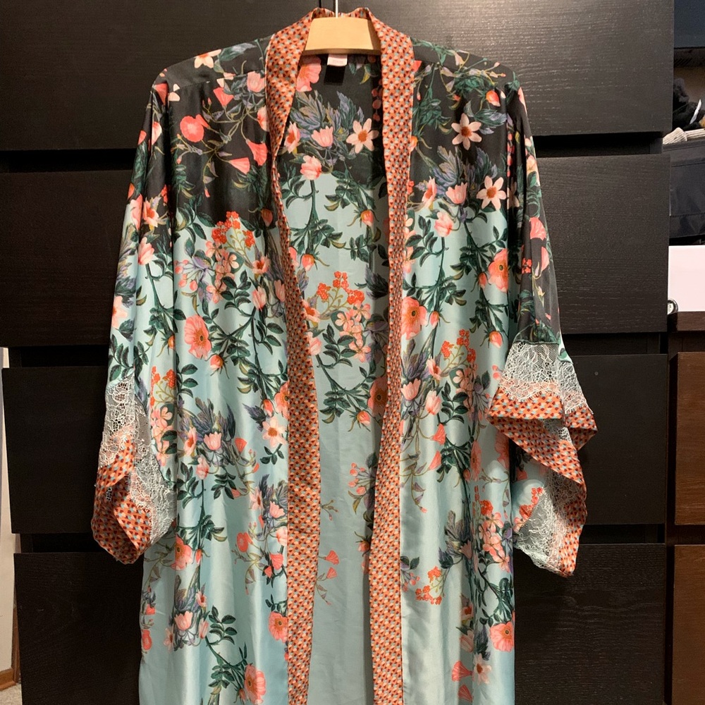 Victoria’s Secret Floral satin kimono robe